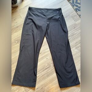 Nike Black Athletic Pants women’s drop-fit size Large